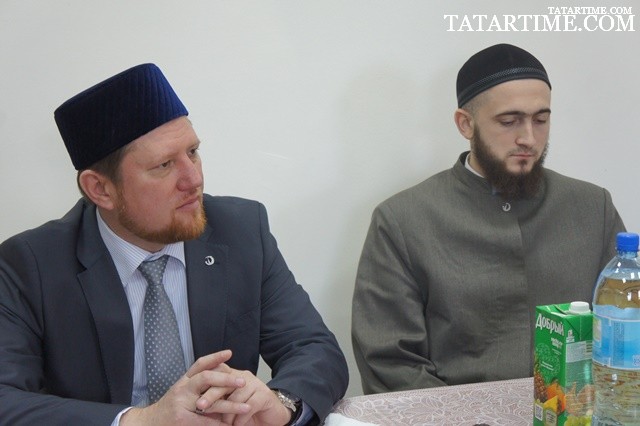 Муфтию и заместителю муфтия Илдару Баязитову презентовали новый офис комитета 